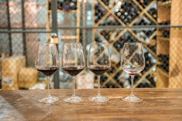 Cuatro Copas de Vino