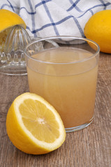 Verre de jus de citron
