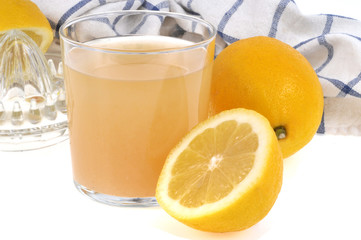 Verre de jus de citron