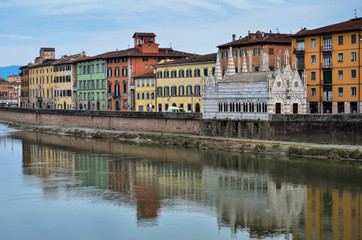 Fototapeta na wymiar Santa Maria della Spina -Arno River - Pisa, Italy