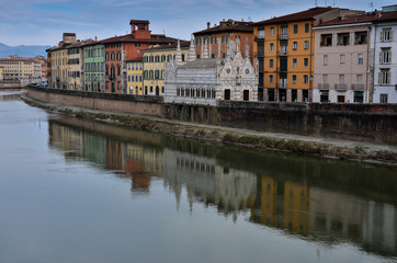 Fototapeta na wymiar Santa Maria della Spina -Arno River - Pisa, Italy 2