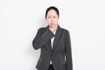 喉が痛い女性
