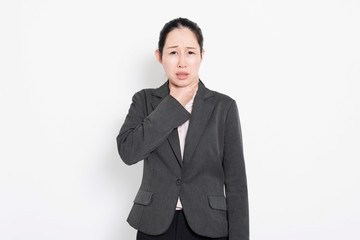 喉が痛い女性