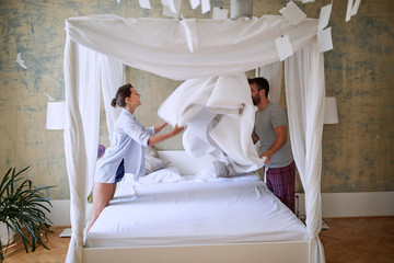 Woman and man preparing canopy bed - Powered by Adobe