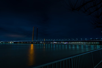 Düsseldorf Rhein / Rheinkniebrücke