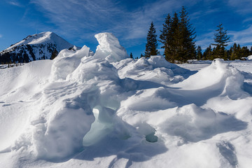 Fototapeta na wymiar Neve nelle Dolomiti, Passo di Lavazè, Trentino Alto Adige