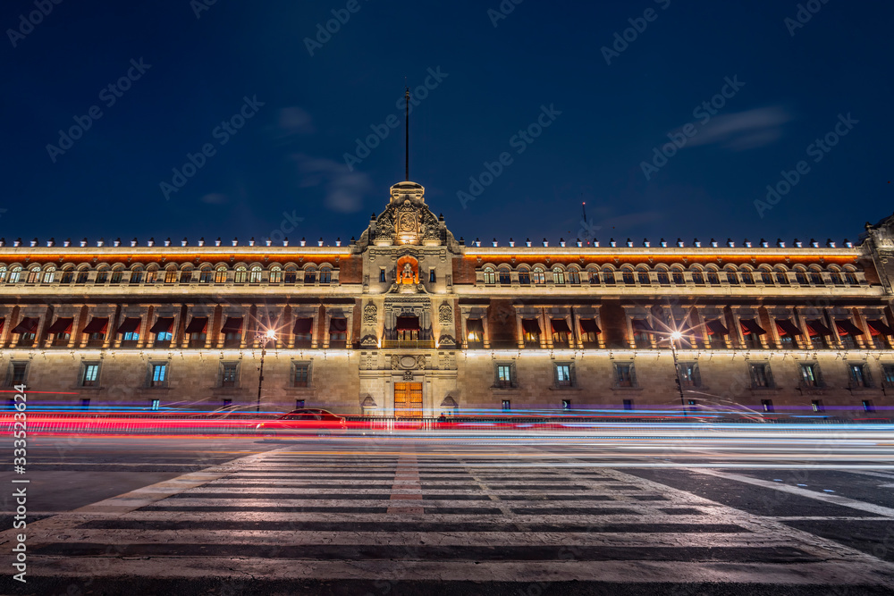 Wall mural Night scene of the historical National Palace