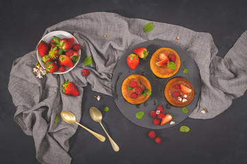 Caramel custard puddings