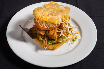 Patacon con carne mechada