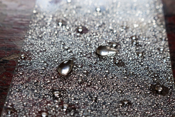  A drop, drip, drop or tear is a small amount of liquid that, when falling, has the shape of a pear or globule.