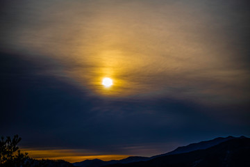 Obraz premium orange sunrise over mountains