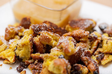 Kaiserschmarrn Mehlspeise Österreich