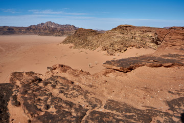 Fototapeta na wymiar Panoramic of the desert of Wadi Rum, Jordan