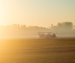 avioneta en el suelo