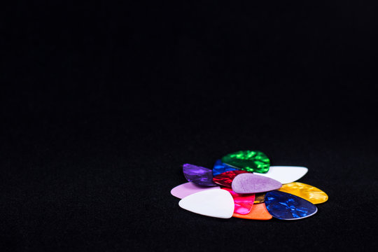 pile of guitar picks of different types sizes and colors