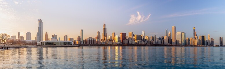 Fototapeta na wymiar Panorama Chicago downtown skyline sunset Lake Michigan with most Iconic building from Adler Planetarium