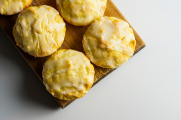 Lemon muffins with lemon glaze