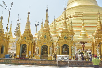 Fototapeta premium シュエダゴンパゴダ