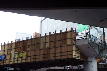 渋谷再開発の歩道橋建て替え工事の木枠