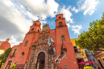 Obraz premium Guanajuato, Mexico-17 March, 2020: Scenic Guanajuato churches in historic city center