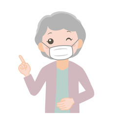 マスクをした年配の女性