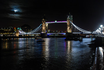 Fototapeta na wymiar London bridge at night 