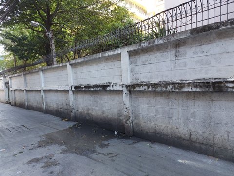  abtrack backgruogh wall see also white spot  