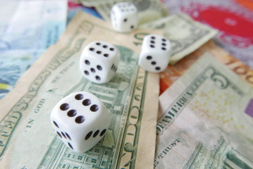 jeu de dés sur billets de banque