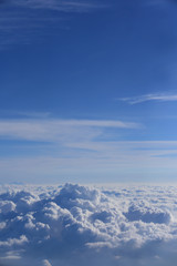Naklejka premium White cumulus clouds on blue sky. Vertical sky background&nbsp;