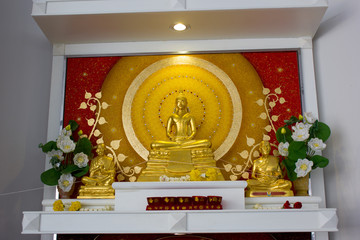 golden buddha statue