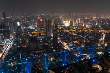 マハナコーンタワーのスカイウォークから見るバンコクの夜景
