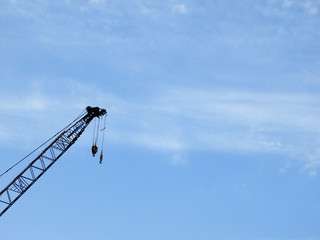 青空とクレーン