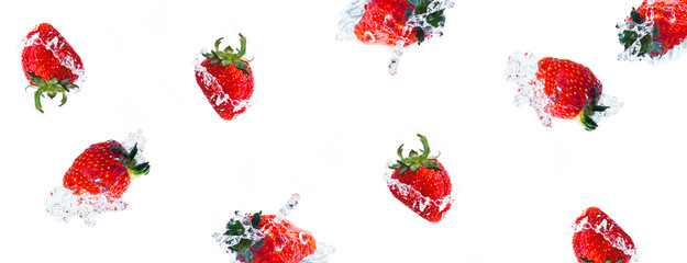 みずみずしいイチゴと水しぶき（イチゴの背景）