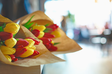 beautiful bouquet of fresh flowers the interior of the restaurant for a festive Banquet. Selective focus