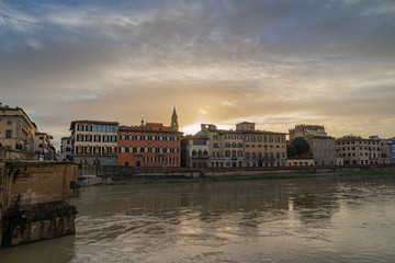 Obraz premium Rzeka Arno we Florencji we Włoszech