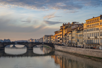 Naklejka premium The Arno River in Florence Italy