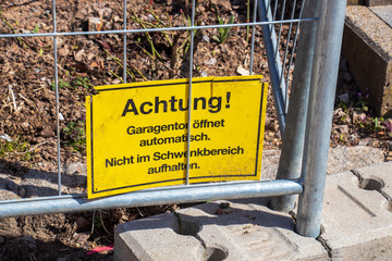 Achtung Garagentor