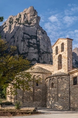 Fototapeta na wymiar Iglesia de la ermita de Santa Cecilia de la Montaña de Montserrat (Cataluña, España)