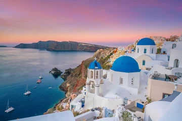 Fototapeten Stadtbild der Stadt Oia auf der Insel Santorini in Griechenland © f11photo