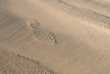 海辺の砂浜についた足跡②