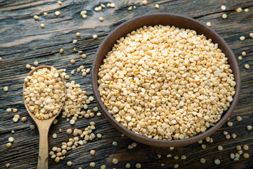 Yellow split peas used to make soup and pease pudding.