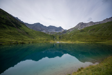 Fototapeta na wymiar Schwellisee in Arosa im Kanton Graubünden / Schweiz