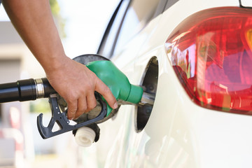 Filling petroleum fuel