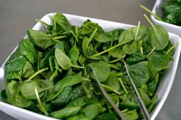 Blattsalat in Schüssel