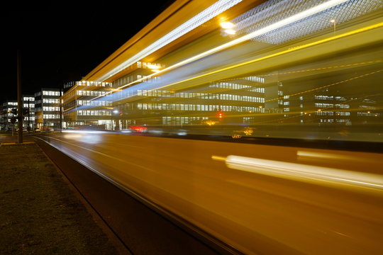 Tram vorbeifahrt, unscharf