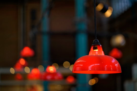 Rote Leuchten in Halle