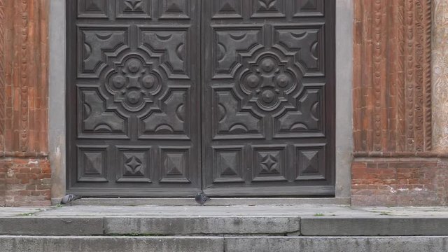 Saluzzo, Piemonte, Italia, empty streets, old town, ancient buildings, monuments.