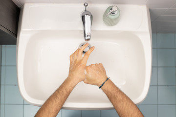 disinfettare le mani