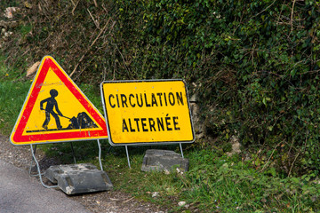 panneaux de travaux et de circulation alternée