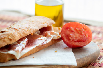 Pan con tomate y jamón